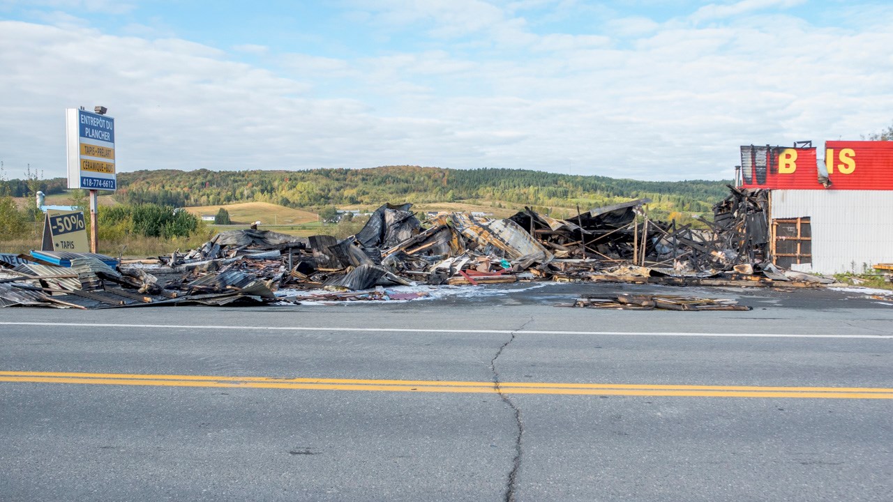 Incendie Entrepôt du plancher Notre-Dame-des-Pins
