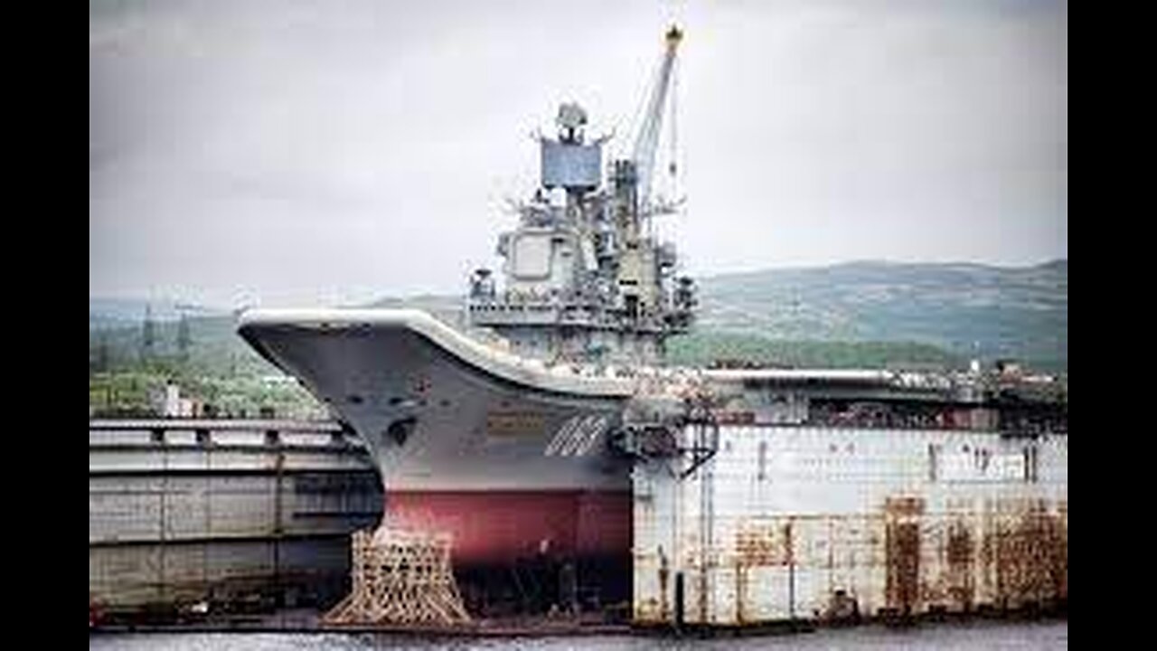 Alone Russian aircraft carrier that was burned and damaged decommissioned