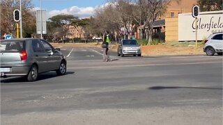 (S) Unemployed Brothers earn a living by controlling traffic during load shedding