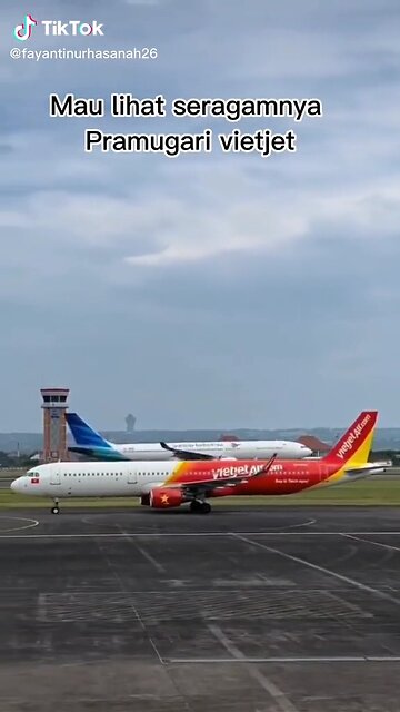 Mau lihat seragamnya Pramugari vietjet