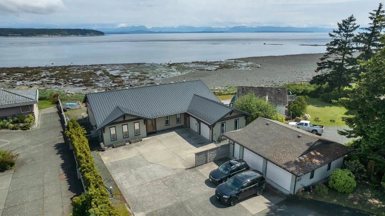 Campbell River Oceanfront home - 2345 Island S Hwy