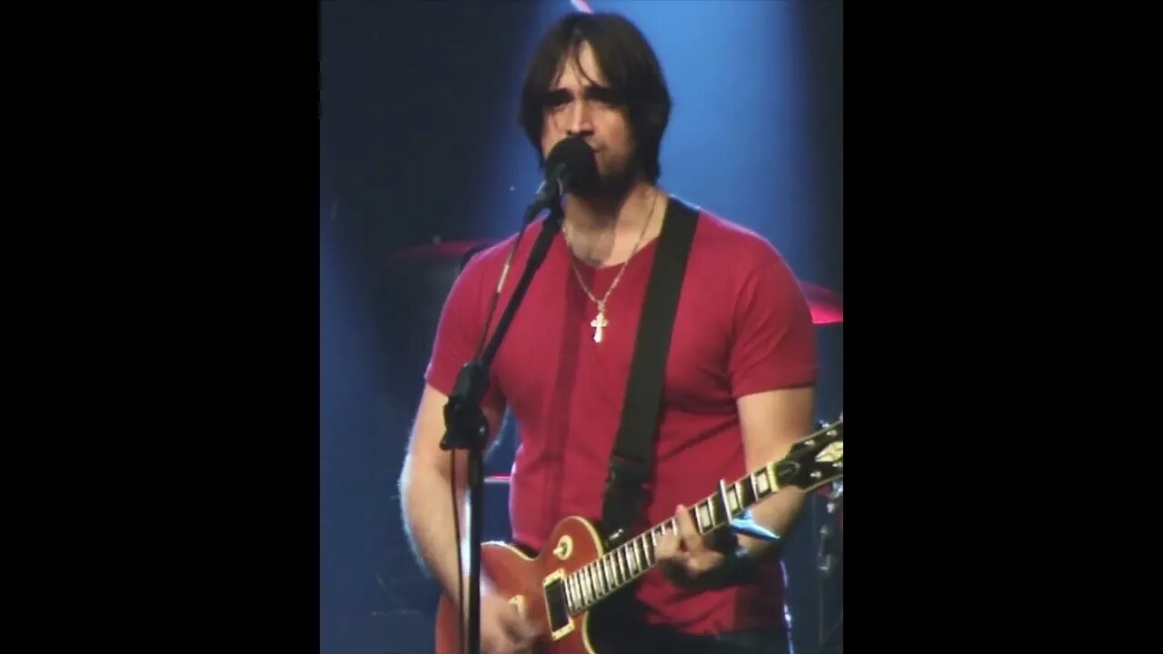 WHAT DO YOU THINK OF THIS COVER OF "LIKE A STONE"? *Audioslave* #shorts