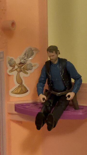 Clay runs into his buddy Lumiere