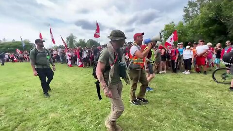 LIVE 🔴 The #churchofBuBBles follow #Jamestopp as he approaches the war monument.