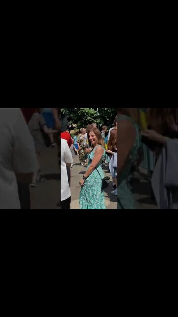 the queens guard followed through st james park #buckinghampalace