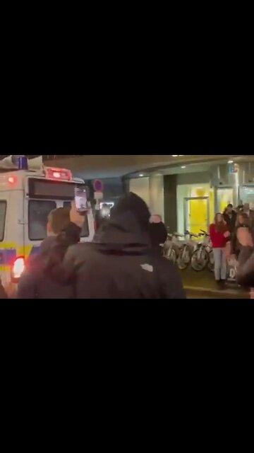 Germany | Police in Nuremberg Dec 30 - Enabled & Accompanied the Protest Against Covid Tyranny!