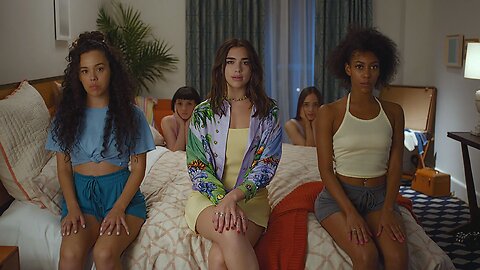 Dua Lipa - New Rules (Official Music Video)