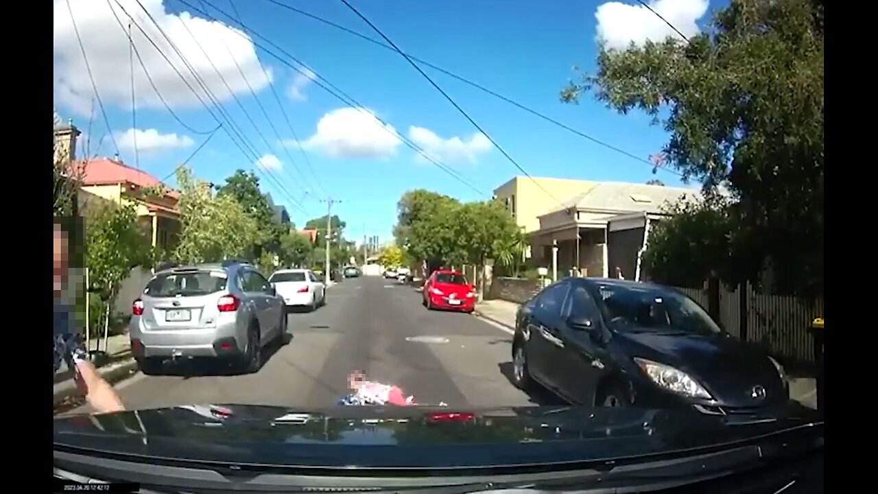 Three-car Accident caught on Dash camera