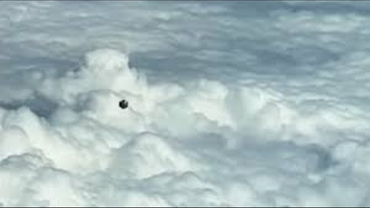 Luis Elizondo draws a diamond shaped UFO caught on video by a pilot