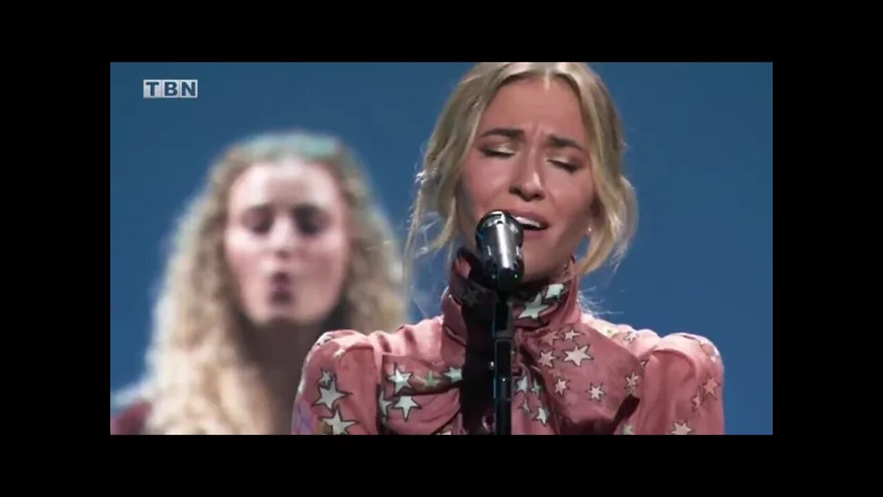 Lauren Daigle Hold On To Me GMA Dove Awards 2021