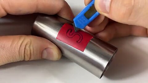 Simple Tech . Battery draws on metal