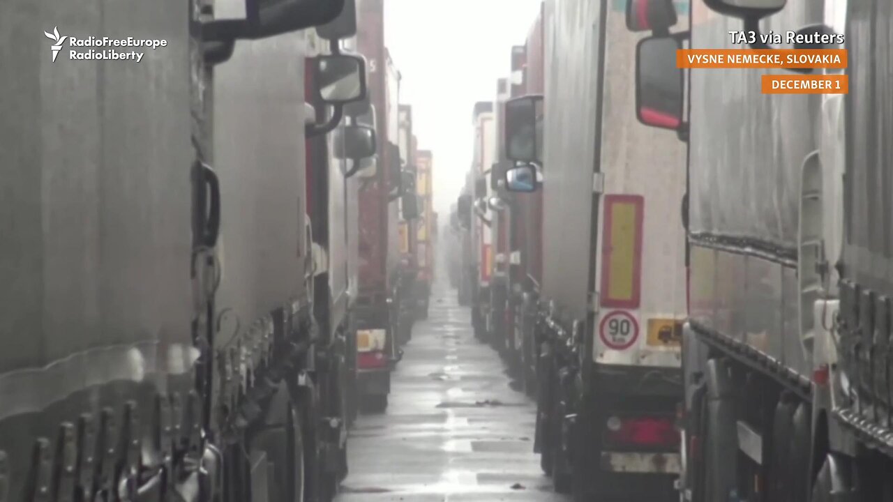 Slovak truckers blocked Ukrainian border crossing joining Polish truckers protest