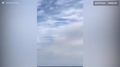 Piloto sofre acidente trágico durante exibição de acrobacias na Italia