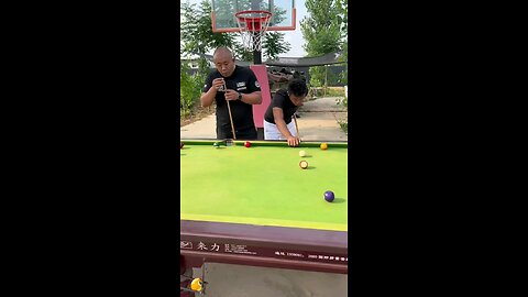 Funny billiards playing video🤣