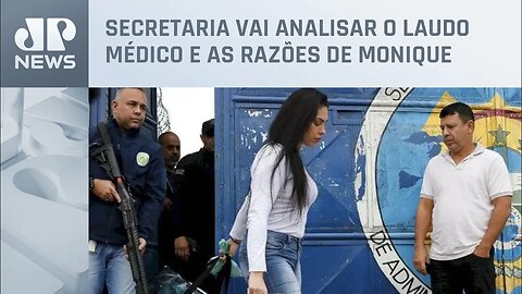 Monique Medeiros apresenta atestado na volta ao trabalho