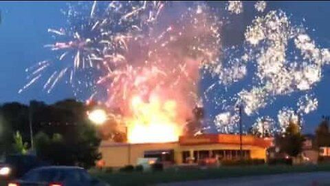 Fireworks store catches fire on 4th of July