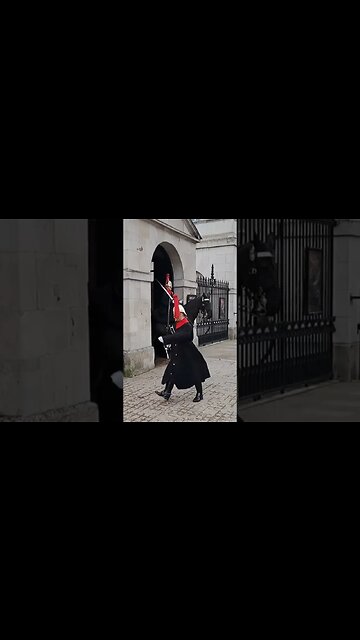 A different changing of the guards foot Guards change arches #thekingsguard