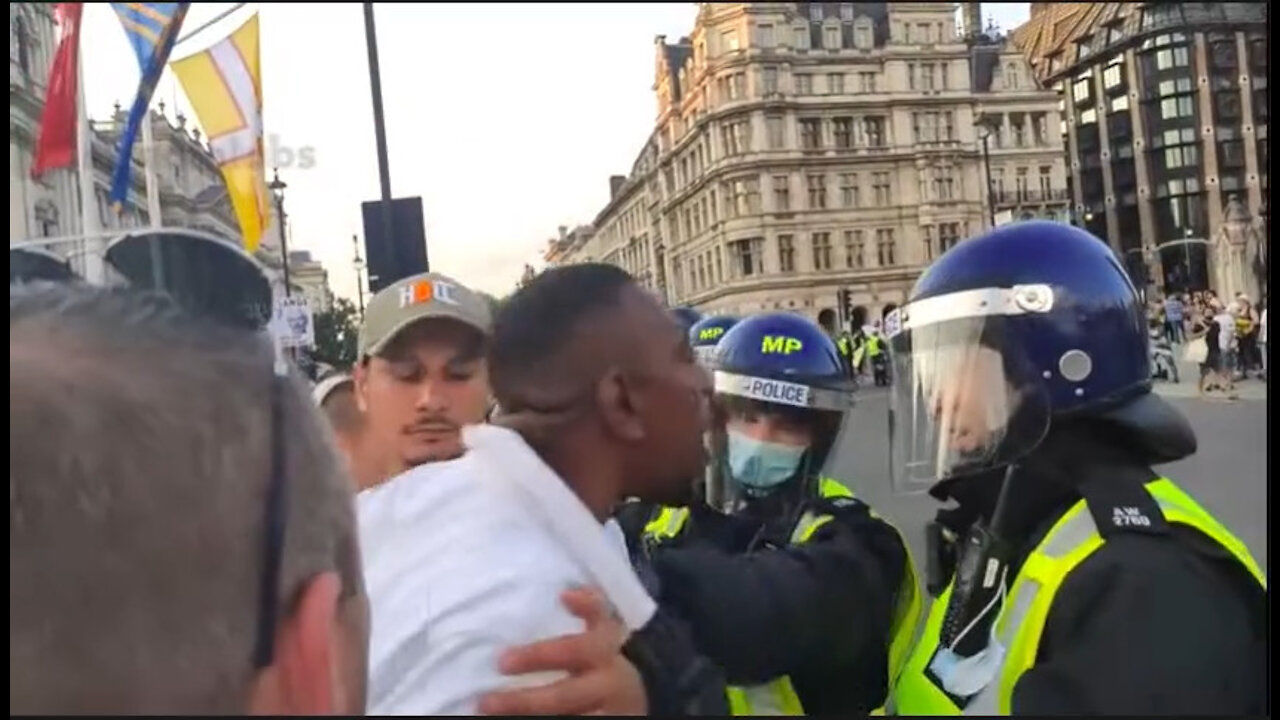 Pissed-Off Black Patriot Schools The UK Covid Cops About Common Law & Ass-Kicking