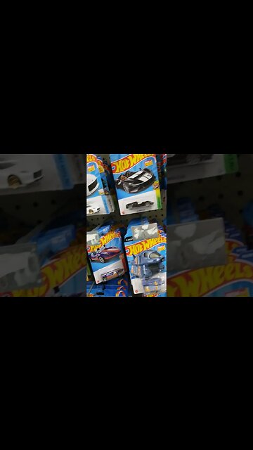 🥳 Surprise Treasure Hunt Find at DG! #shorts #hotwheelstreasurehunt #huntinghotwheels #hotwheels