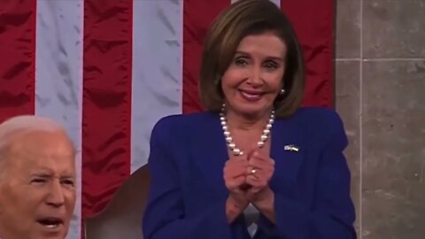 😂🤣WHAT ON EARTH?!? Is she a Preying Mantis?👍