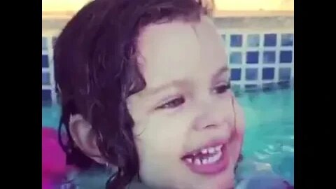 IMPOSSÍVEL NAO RIR #piscinas #criança #infantil #meme #viral #shorts