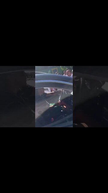 German Cano passando no meio do protesto da torcida do Vasco - 23/05/2023