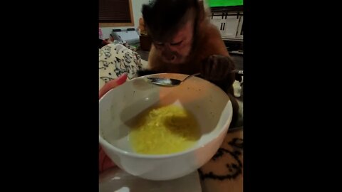 Bedtime🌙 Snack & Chat💬I’m having some egg drop soup before bed! With lots of chatting! Soup makes