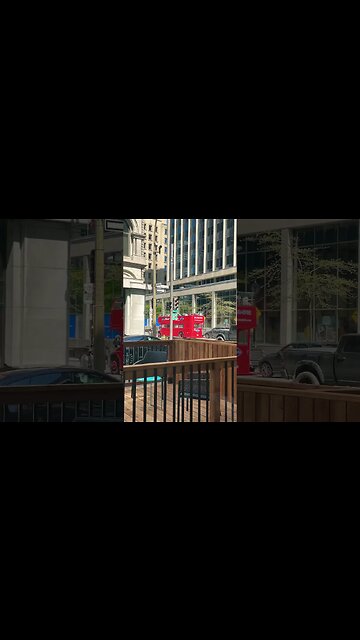 Old Montréal tour bus passing by everyday