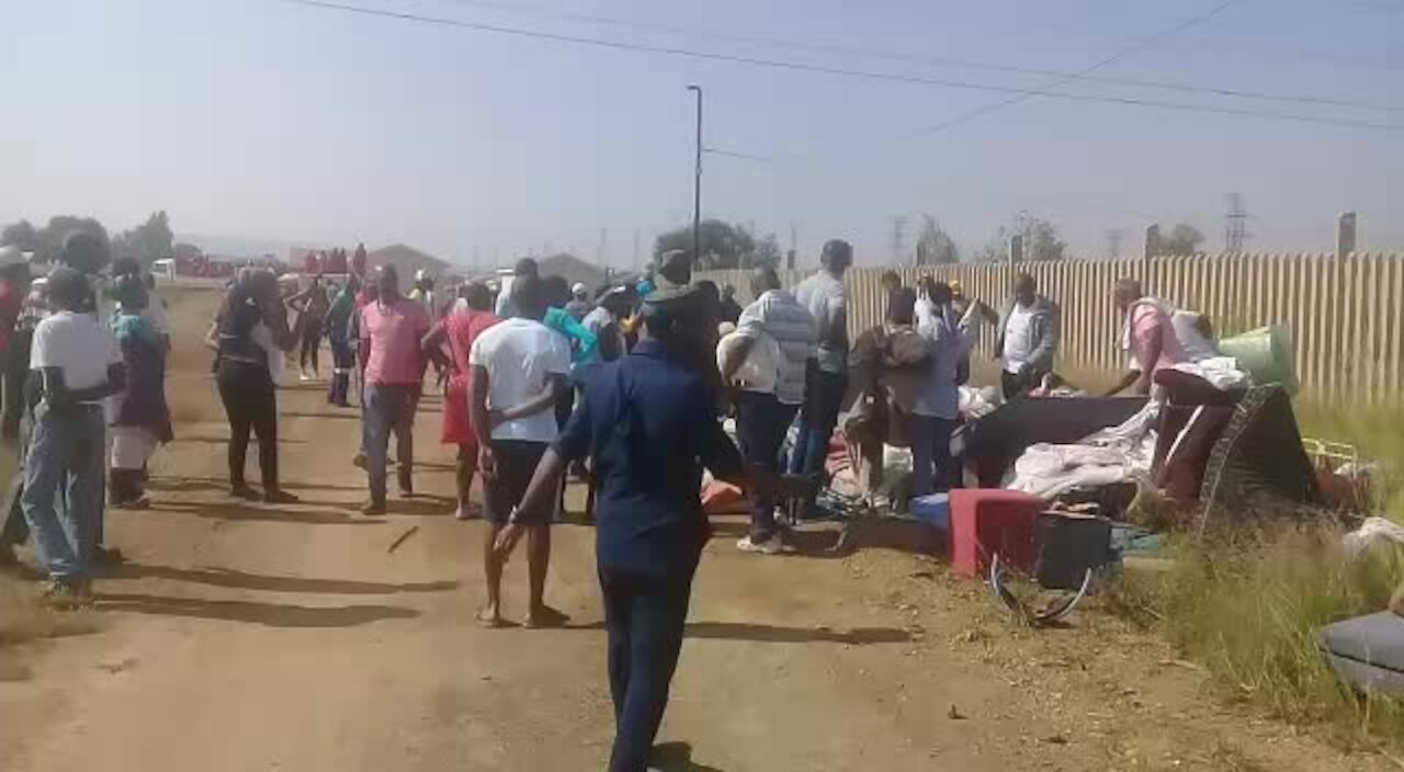 SOUTH AFRICA - Pretoria - Mamelodi Eviction (videos) (Dc6)