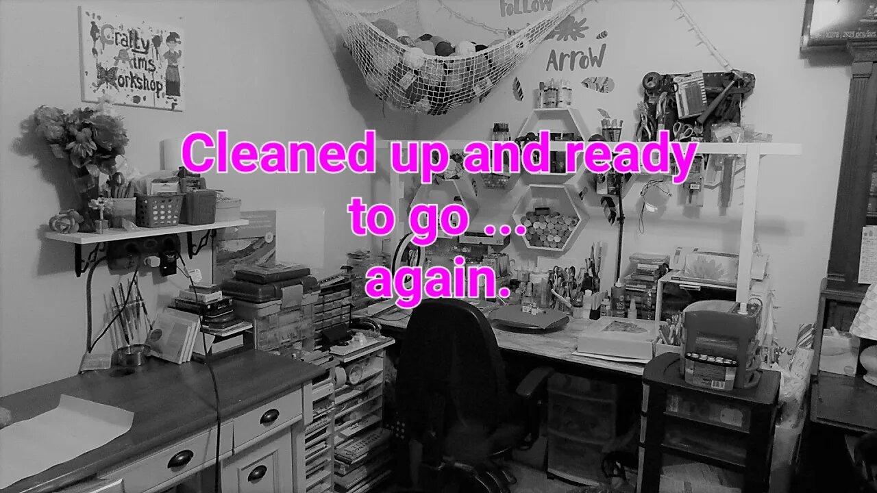 Craft Room Drama | Cleaning it up | Quick Craftroom Tour #craftroomtour #craftroomcleanup #cleanup