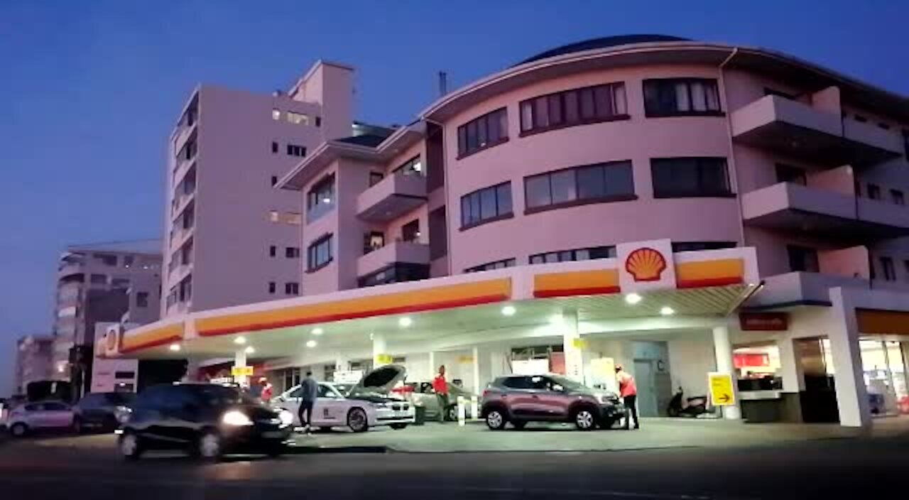 SOUTH AFRICA - Cape Town - Petrol Price Hike (Video) (rsT)