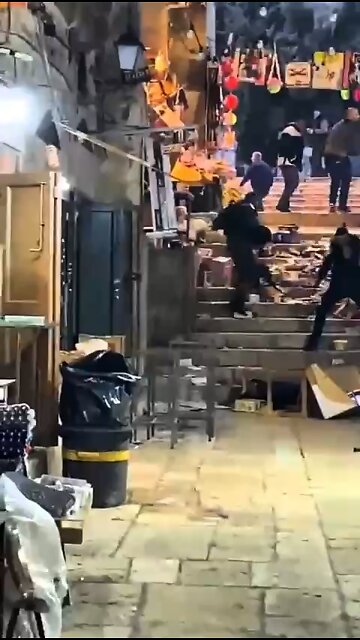 Muslim Terrorist Stabs Israeli Policemen in Old City of Jerusalem