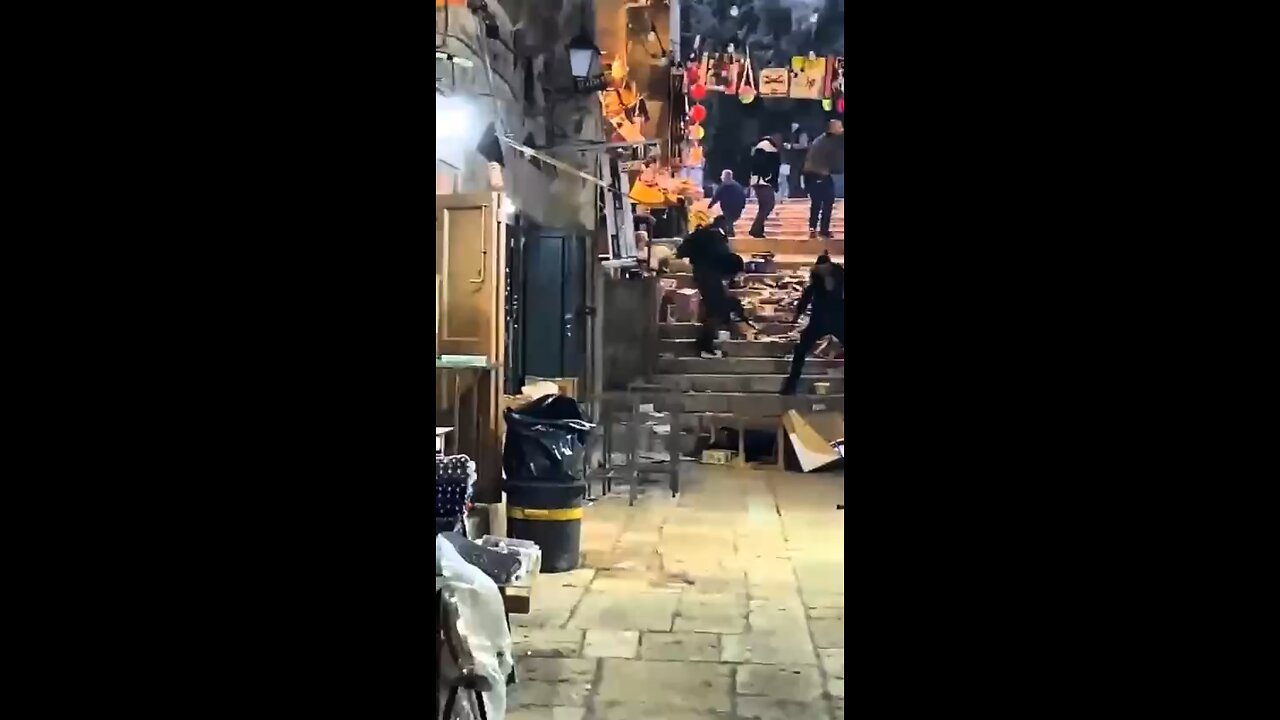 Muslim Terrorist Stabs Israeli Policemen in Old City of Jerusalem