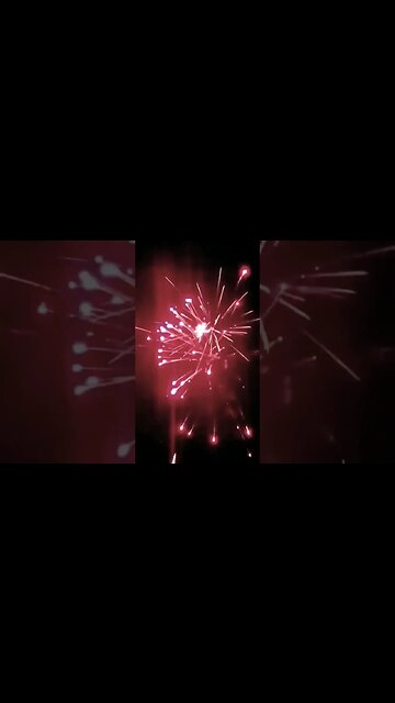 This Is What A $10 Backyard Fireworks Show Looks Like