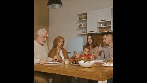 Thanksgiving 2022 | Family Praying #thanksgiving2022 #shorts #short #food #eating 40 Seconds #3