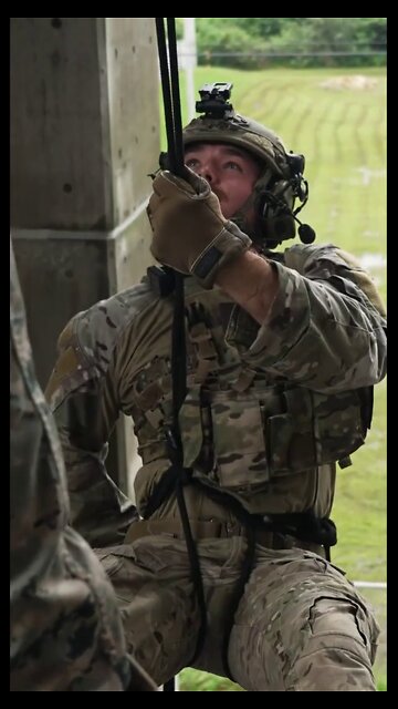 EOD Conducts Rappel Tower Training