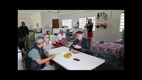 Visitando o povo para ouvir suas necessidades! Sábado (03-04-2021) (Jair Bolsonaro)