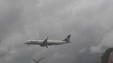 Embraer 195 PR-AXR na aproximação final antes de pousar em Manaus vindo de Santarém 07/02/2021