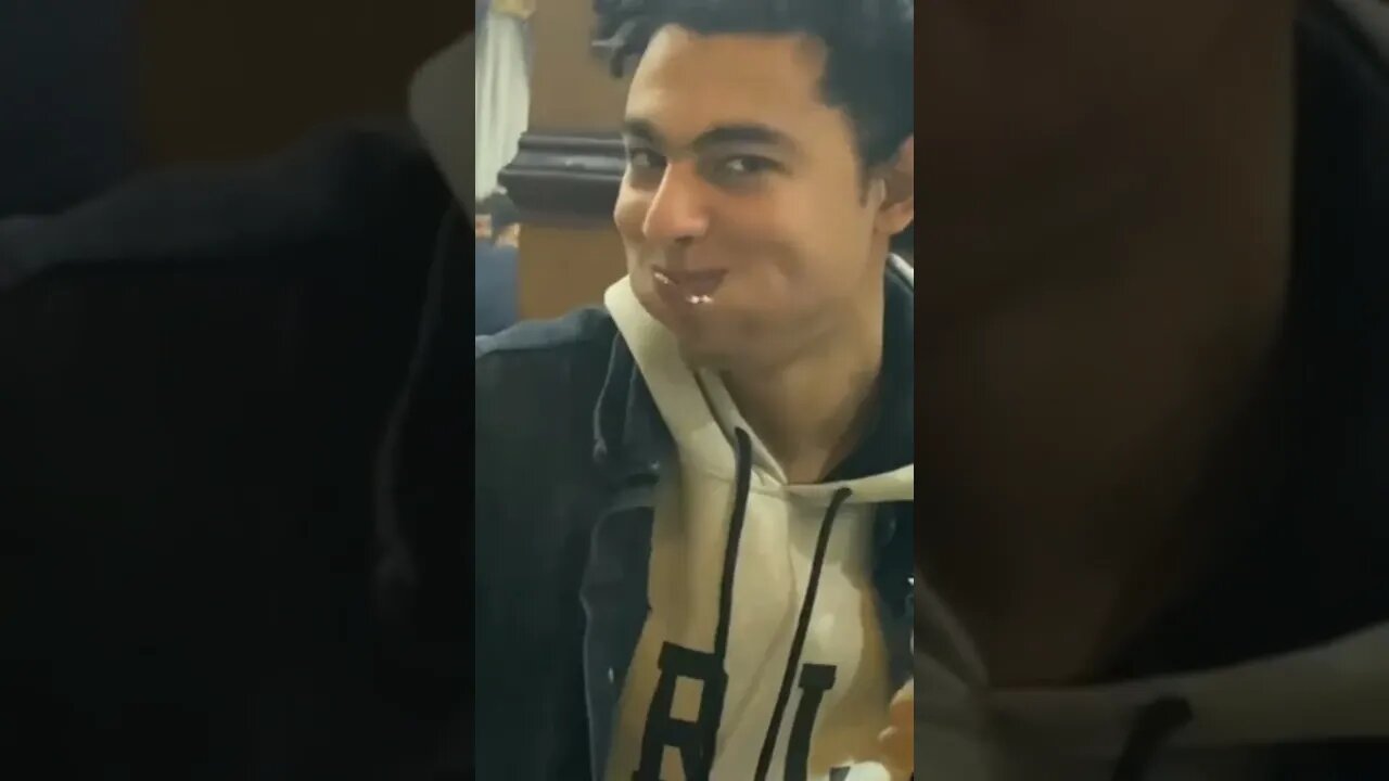 أتيكيت أكل الأفراح 😀 .