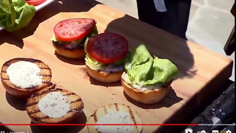 Gordon Ramsay RUINS A Cheeseburger!