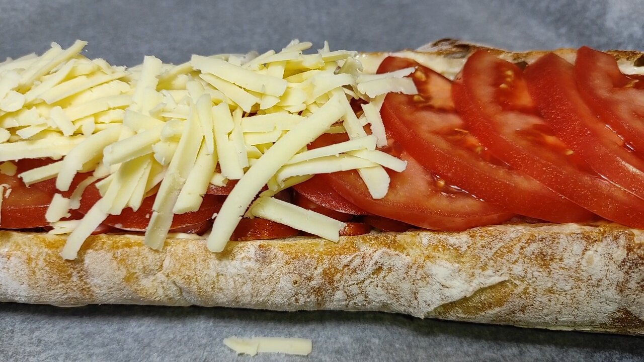 Baguette pizza in 5 minutes. Step by step video recipe.