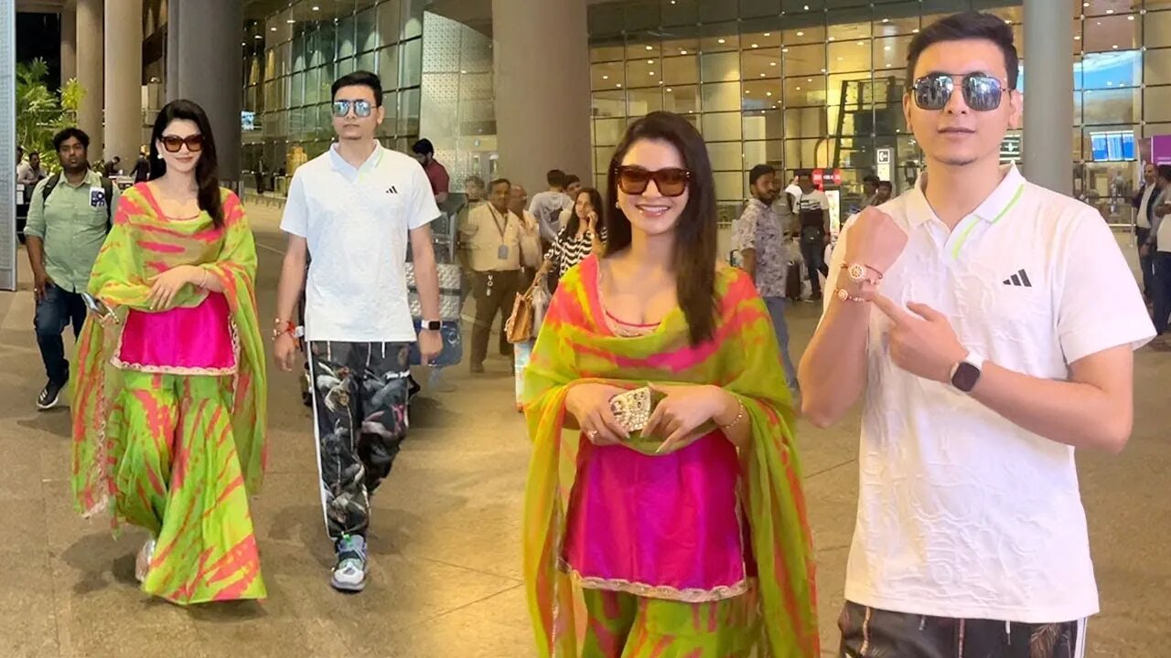 Urvashi Rautela Wid Brother Aftr Rakshabandhan Celebration Came Back From Hometown Seen On Airport