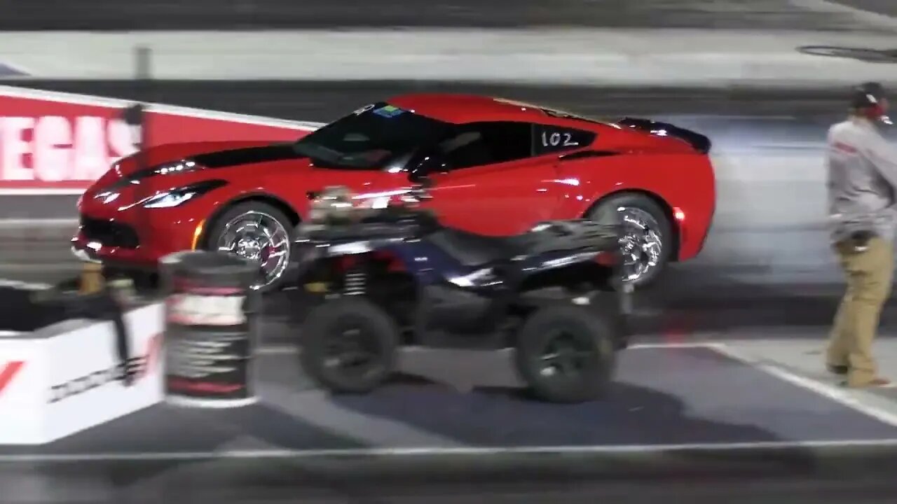 Hellcat vs Z06 Corvette - drag racing-12