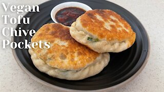 vegetarian tofu chive pockets/韭菜盒子