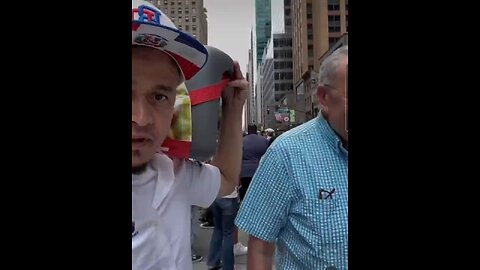 Democratic Chuck Schumer gets embarrassment by Dominicans during the Dominican Day Parade in NYC