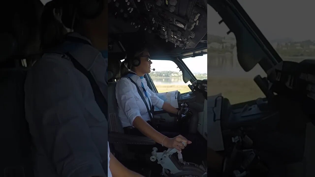 👩🏼‍✈️ Corfu Landing🇬🇷 #pilot #boeing #corfu