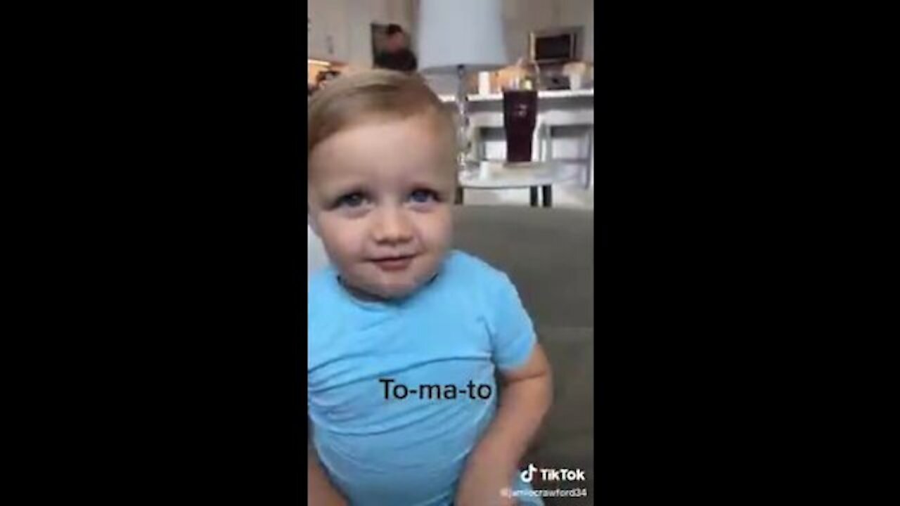 What a sweet and funny baby😍🤣