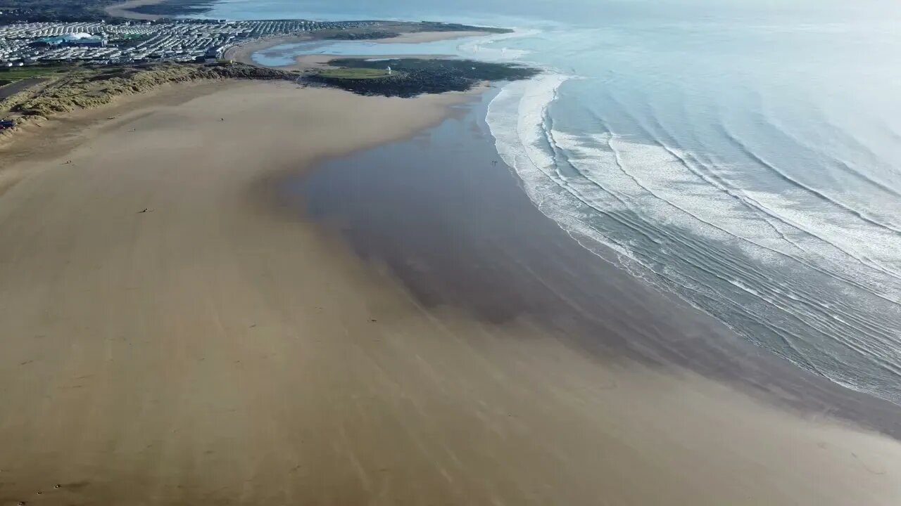 4K Drone: Porthcawl 400 Feet Up (cinematic)