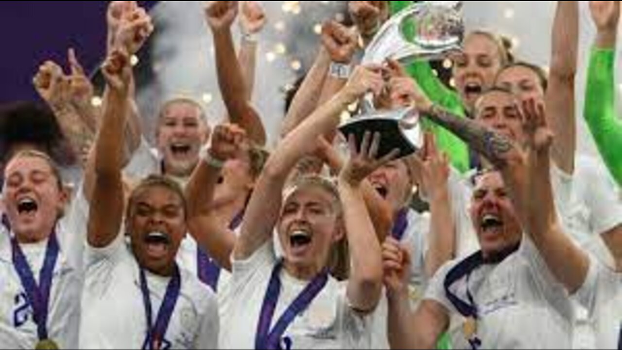 Lionesses captain Leah Williamson shows off Euro 2022 trophy