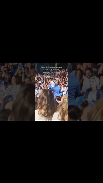 Enrico Brignano rimprovera il Sindaco di Palermo